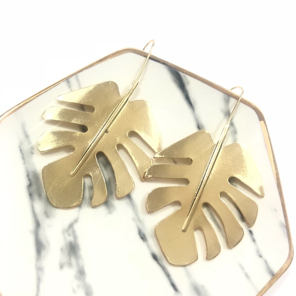 Tennessee Bellee Boutique Jewelry - Gold Palm Banana Lead Tropical Boutique Earring